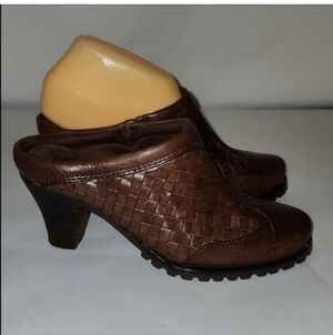 Softwalk Clog woven leather mules Size 6.5 chunky comfortable career